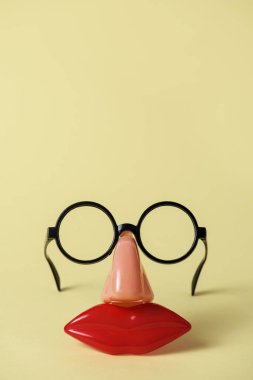 sahte gözlük, burun ve ağız