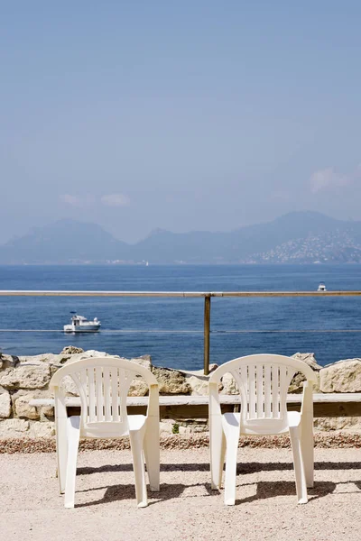 Plastic chairs in the Ile Saint-Honorat, France — Stock Photo, Image