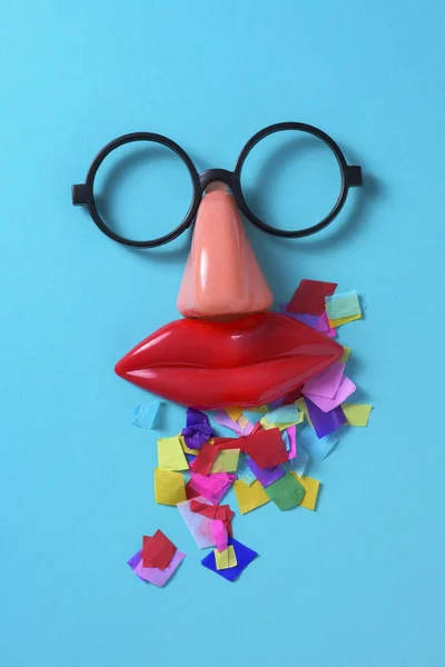 Konfetti, falsche Gläser, Nase und Mund — Stockfoto