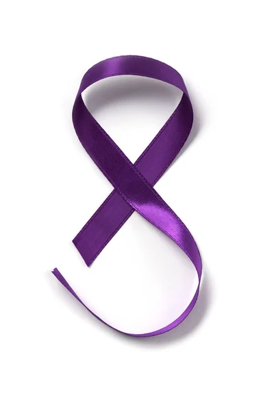 女性の日 8、3 月 8 日の紫リボン — ストック写真