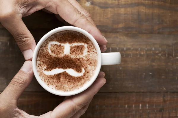 Cara de homem em uma xícara de cappuccino — Fotografia de Stock