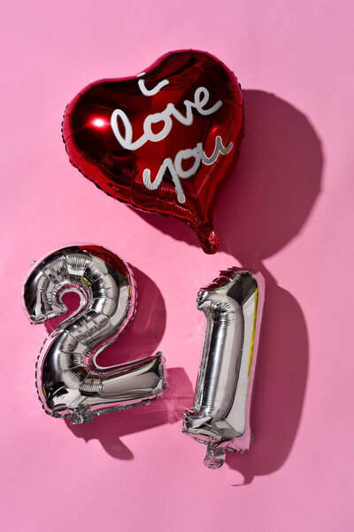 number 21 and text I love you in a balloon