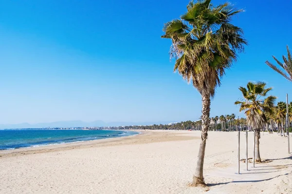 Praia Llevant em Salou, Espanha, em um dia de inverno — Fotografia de Stock