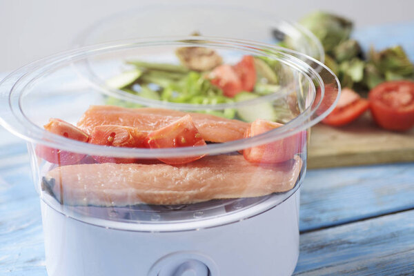 сырая пища в паровой камере
