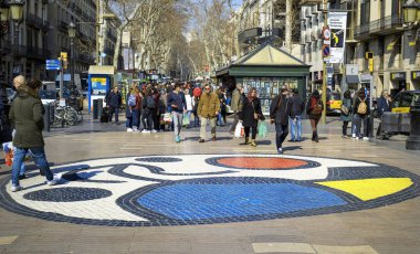 insanlar içinde La Rambla, Barselona, İspanya