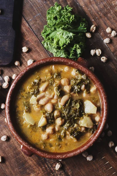 Kale stew with potatoes and chickpeas — Stock Photo, Image