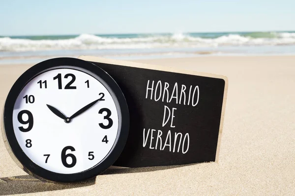 Texto horario de verano, hora de verano en español —  Fotos de Stock