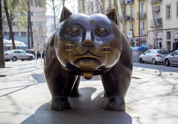 Gato del Raval, en Rambla del Raval en Barcelona, España 2023