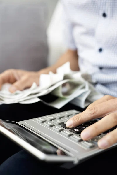 Young man with bills and calculator — Stock Photo, Image