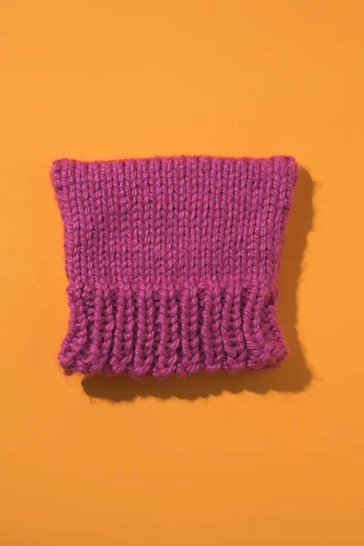 Chapeau en tricot rose, connu sous le nom de chapeau pussycat ou pussyha — Photo