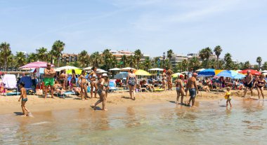 insanlar Llevant Beach, Salou, İspanya