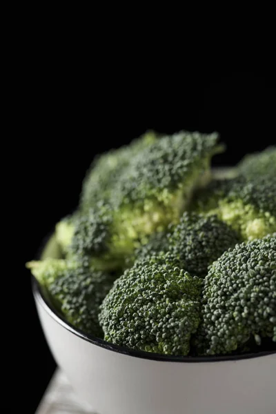 Broccoli in a white ceramic bowl — Stock Photo, Image