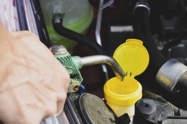 ön cam yıkama sıvısı tank dolum