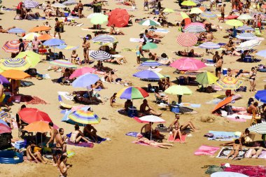 insanlar Garraf Beach Sitges, İspanya