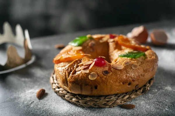 Roscon de reyes, tres reyes españoles cak — Foto de Stock