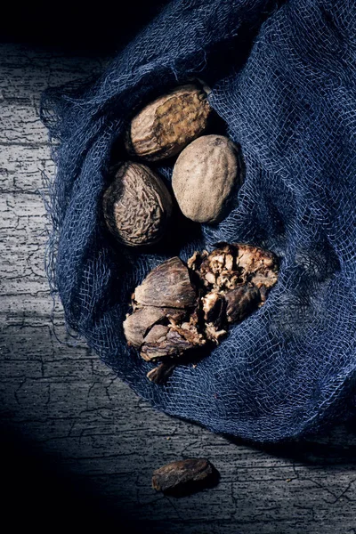 Shelled and dried nutmeg seeds — Stock Photo, Image