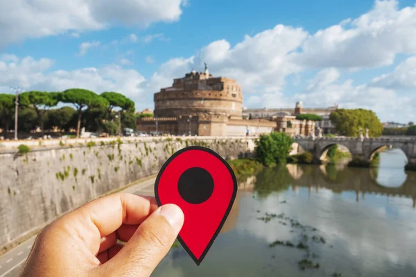 Červená značka na Castel Sant Angelo v Římě, Ital — Stock fotografie