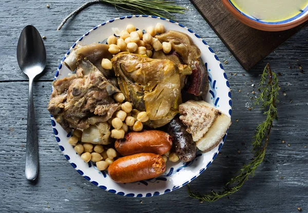 Cocido madrileno, típico de Madrid, Spai — Fotografia de Stock