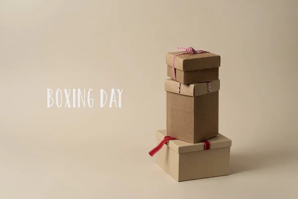 Cajas de regalo y día de boxeo de texto — Foto de Stock