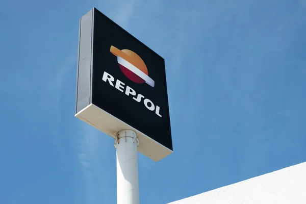 Repsol sign in Hospitalet del Infant, Spai — Stock Photo, Image