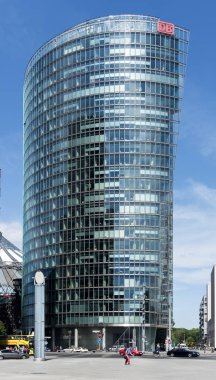 Berlin 'deki Potsdamer Platz Meydanı' ndaki Bahntower