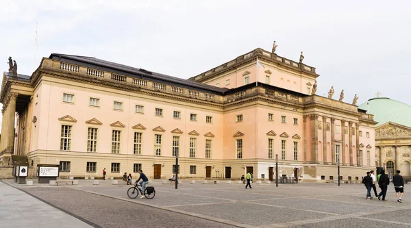 Staatsoper Unter den Linden in Berlin, German — стокове фото