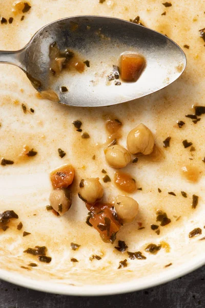 Restos de un guiso de garbanzo vegetariano —  Fotos de Stock