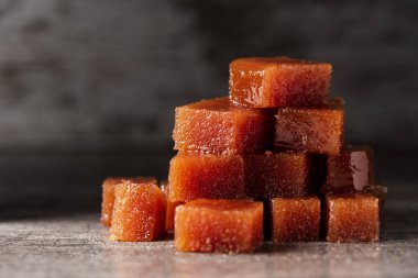 Masada ayva peyniri dilimleri