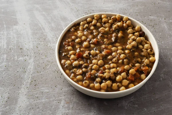 Grão de bico vegetariano e guisado kombu — Fotografia de Stock