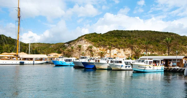 Bonifacio France September 2018 People Embarking Boat Tour Port Bonifacio — Stock Photo, Image