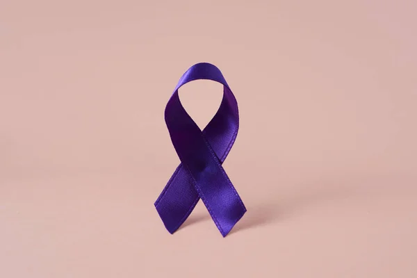 Closeup Purple Awareness Ribbon Salmon Pink Background — Stock Photo, Image