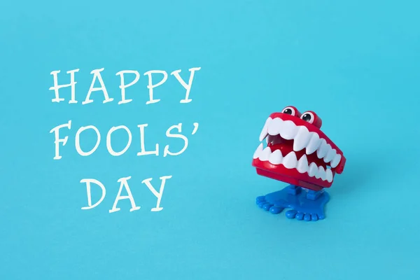 Egy Vicces Műfogsor Szöveg Boldog Bolondok Napja Egy Fényes Kék — Stock Fotó