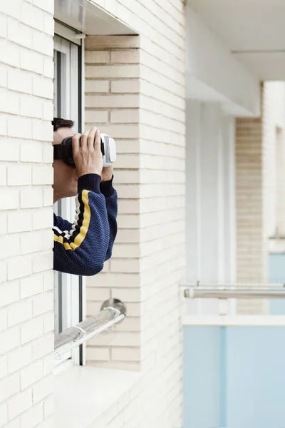 Closeup Caucasian Man Using Virtual Reality Headset Leaning Out Window — Stock Photo, Image