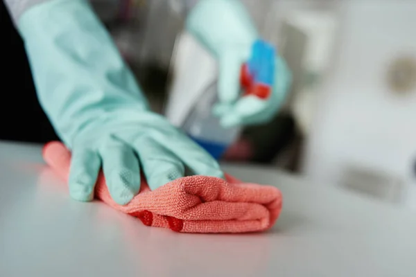 Closeup Man Wearing Rubber Gloves Cleaning Surface White Table Dishcloth — Stock Photo, Image