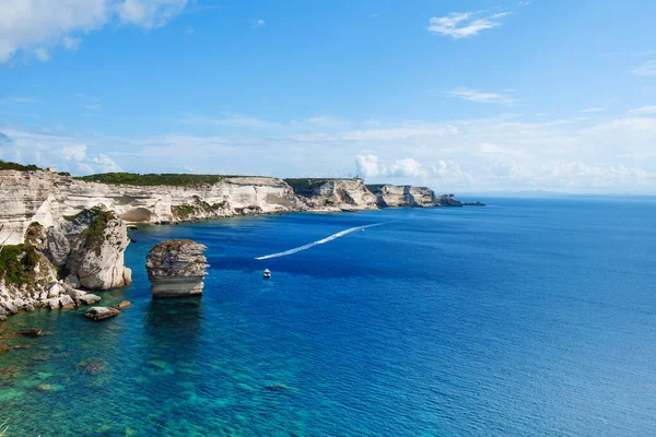 Bir Görünümü Kayalıklarla Akdeniz Ünlü Tahıl Sable Deniz Yığın Planda — Stok fotoğraf