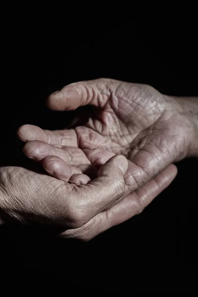 Närbild Ung Kaukasisk Man Som Håller Handen Äldre Kaukasisk Kvinna — Stockfoto