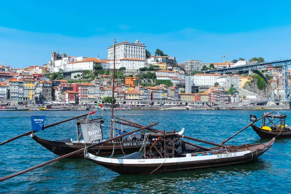 Πορτο Πορτογαλια Αυγουστου 2018 Άποψη Μερικών Αγκυροβολημένων Σκαφών Στον Ποταμό — Φωτογραφία Αρχείου