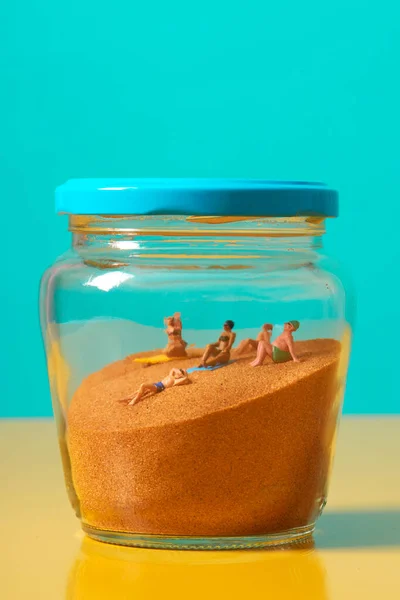 Some Miniature People Wearing Swimsuit Relaxing Sand Glass Jar Symbolizing — Stock Photo, Image