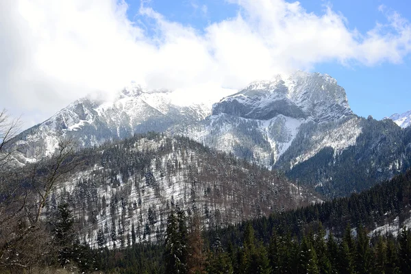 Les montagnes Tatra avec des nuages — Photo