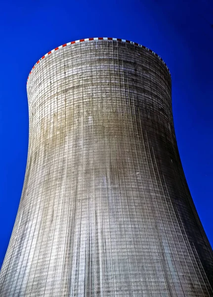 Torre de resfriamento da usina nuclear — Fotografia de Stock