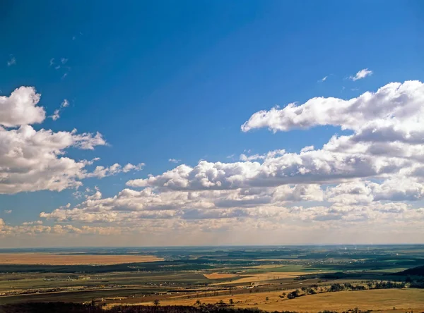 Landschap met wolken — Stockfoto