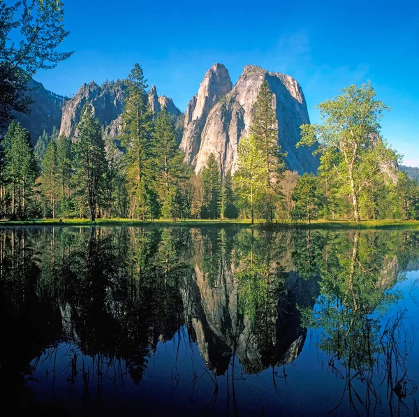 Cathedral Rock, Parque Nacional Yosemite — Foto de Stock
