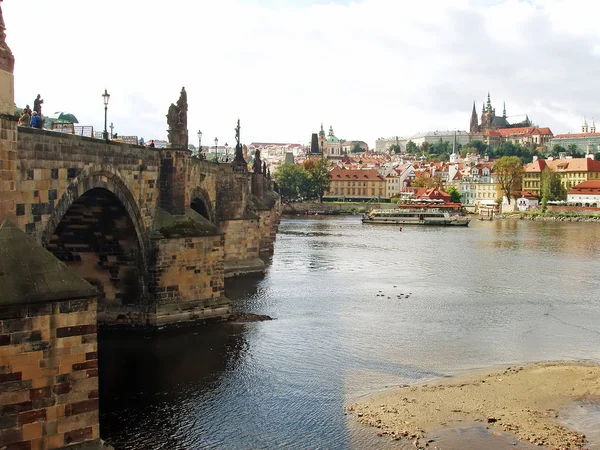 Çek Cumhuriyeti Prag 'daki Charles Köprüsü — Stok fotoğraf