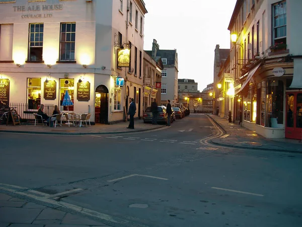 Straat in Bath bij schemering, Verenigd Koninkrijk — Stockfoto