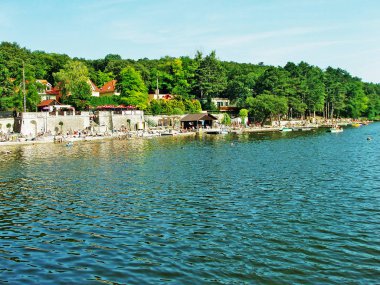 Yüzme havuzu ile göl