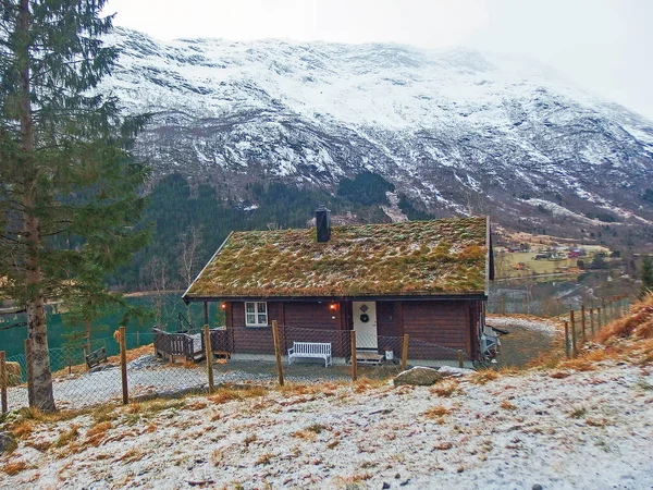 Casa Junto Lago Olden Noruega — Foto de Stock