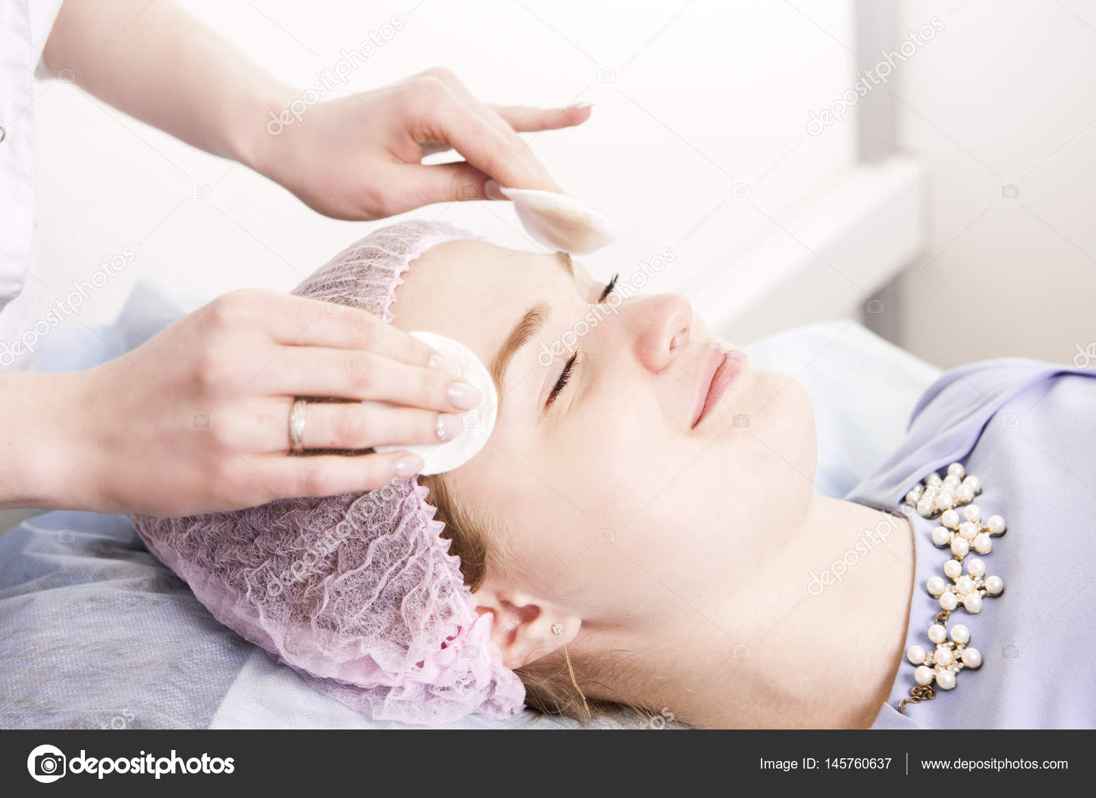 Cleaning the face in the salon ... which is the most effective Cleaning the face in the salon ... which is the most effective