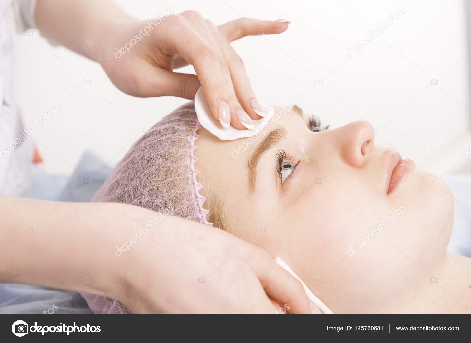 Cleaning the face in the salon ... which is the most effective Cleaning the face in the salon ... which is the most effective