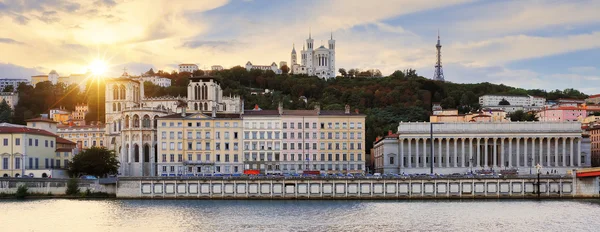 Grumlig solnedgång över Vieux Lyon — Stockfoto