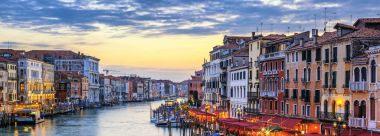 Venedik gondol günbatımı